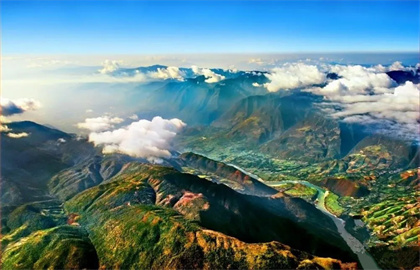 跟著怒江小編一起走進(jìn)我國(guó)最神秘的河流—怒江，從仙境通往人間！